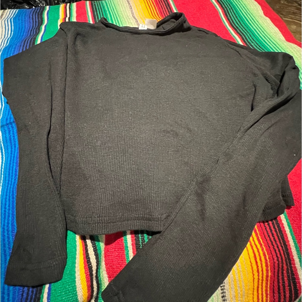 Really cute almost new H&M Divided long sleeve crop top